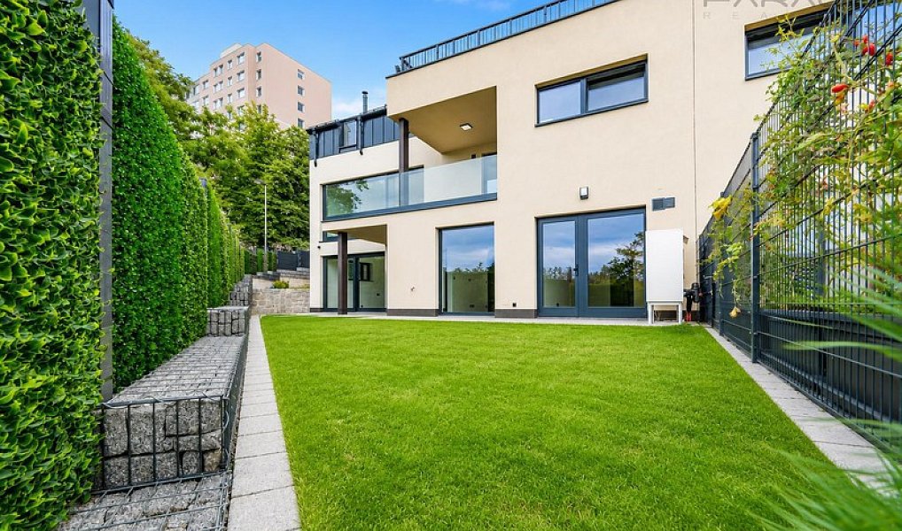 Prodej domu 305 m² s pozemkem 362 m², Praha – náhled fotky 24