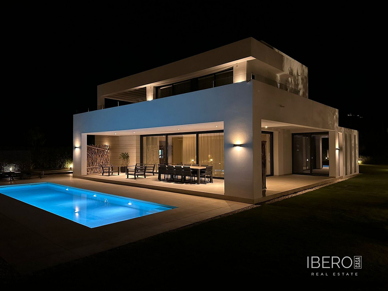 Prodej domu 208 m² s pozemkem 1 942 m²