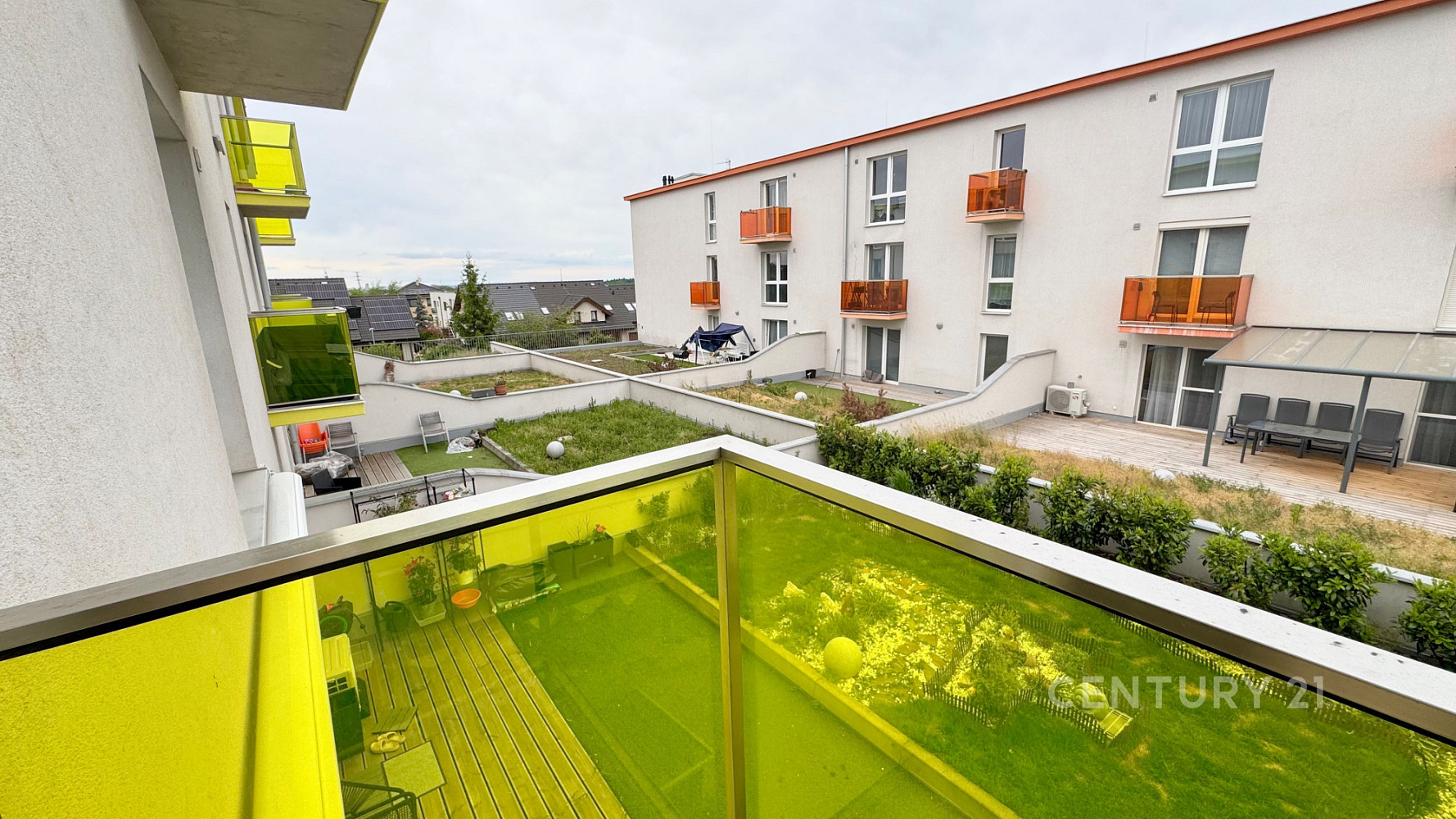 Pronájem bytu 2+kk 60 m² – pohled 2
