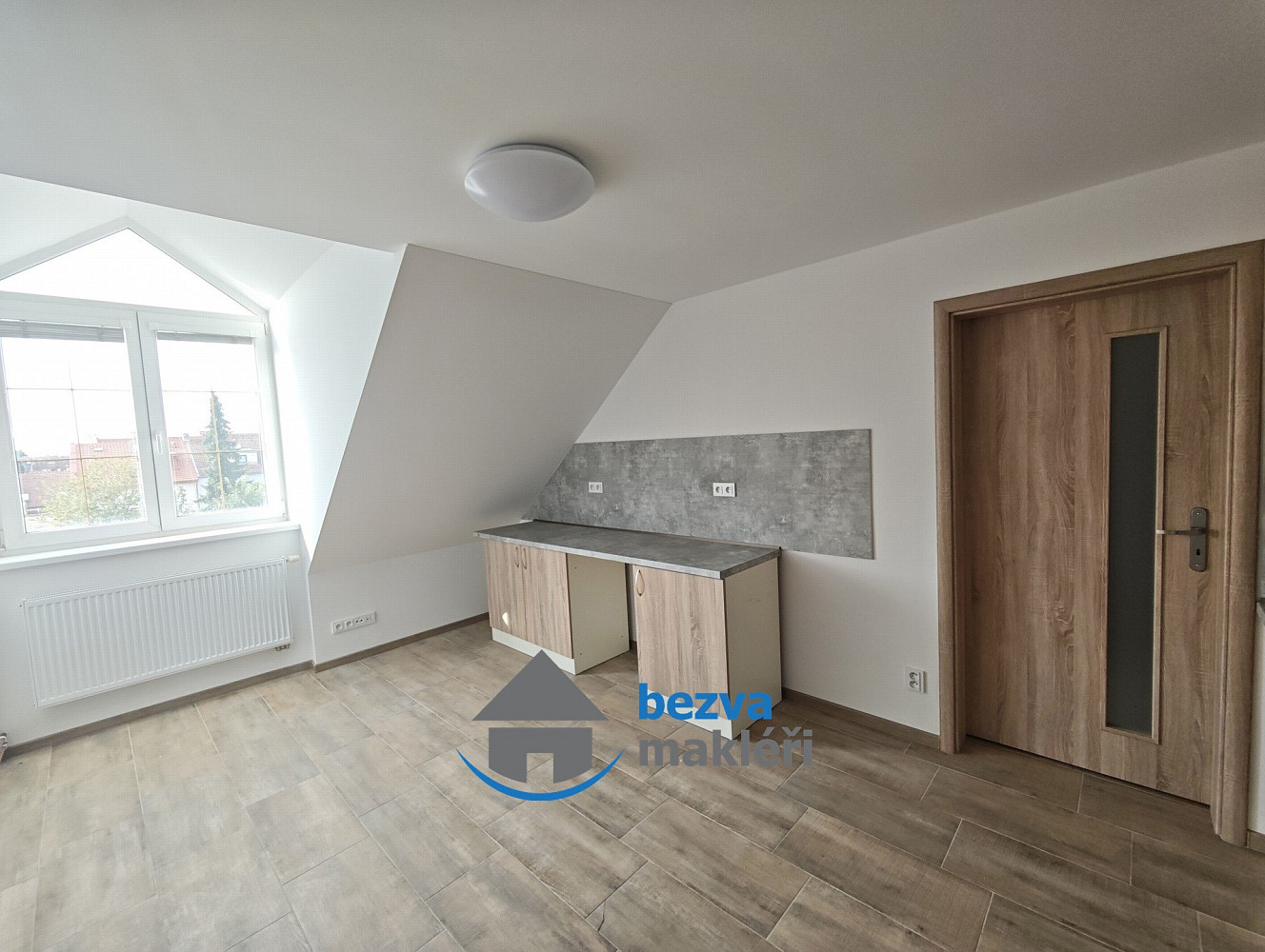 Pronájem bytu 3+1 88 m² – fotografie 3