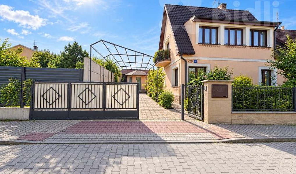 Prodej domu 213 m² s pozemkem 394 m², Praha – náhled fotky 2