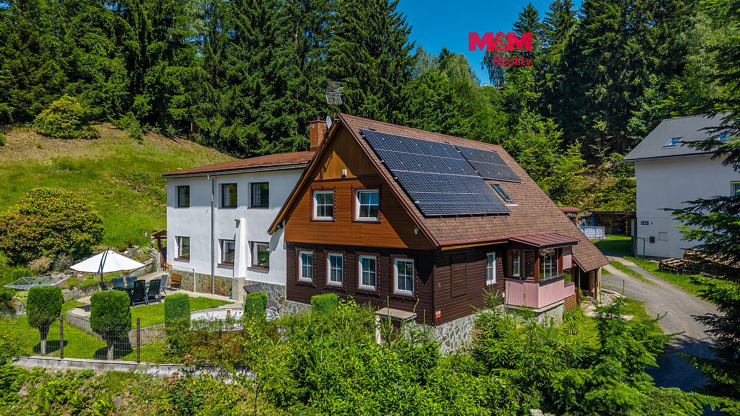 Prodej domu 360 m² s pozemkem 1 764 m²