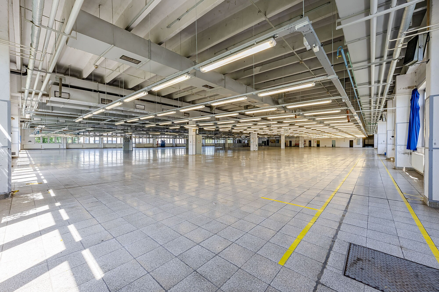 Pronájem skladovacích prostor 900 m² – fotografie 3