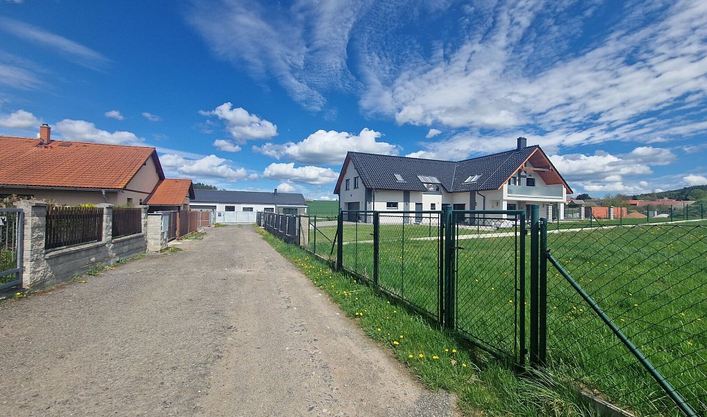 Prodej stavebního pozemku 1 009 m², Milín – náhled fotky 7