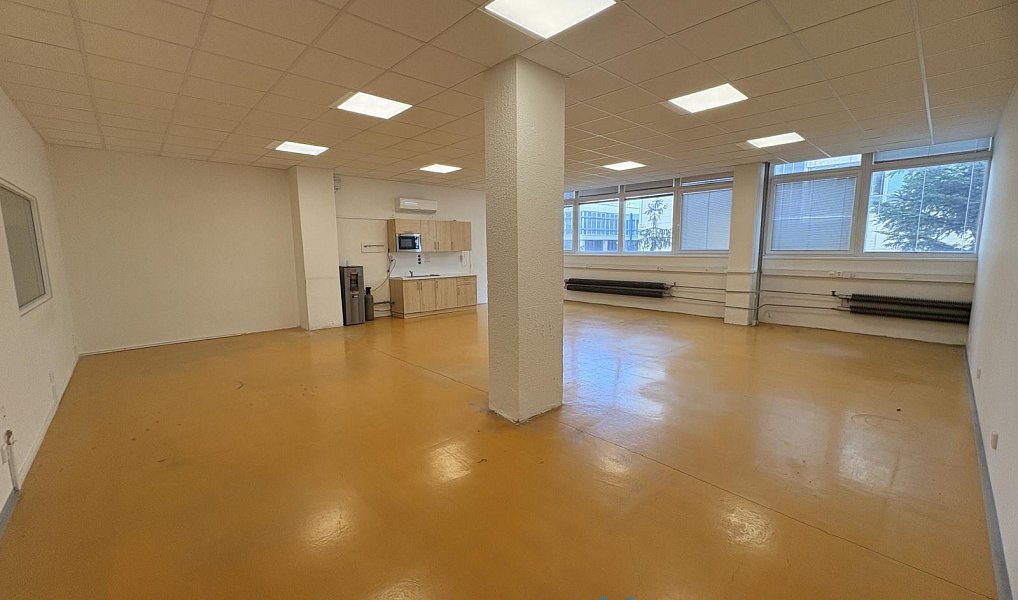 Pronájem výrobních prostor 450 m², Znojmo – náhled fotky 12