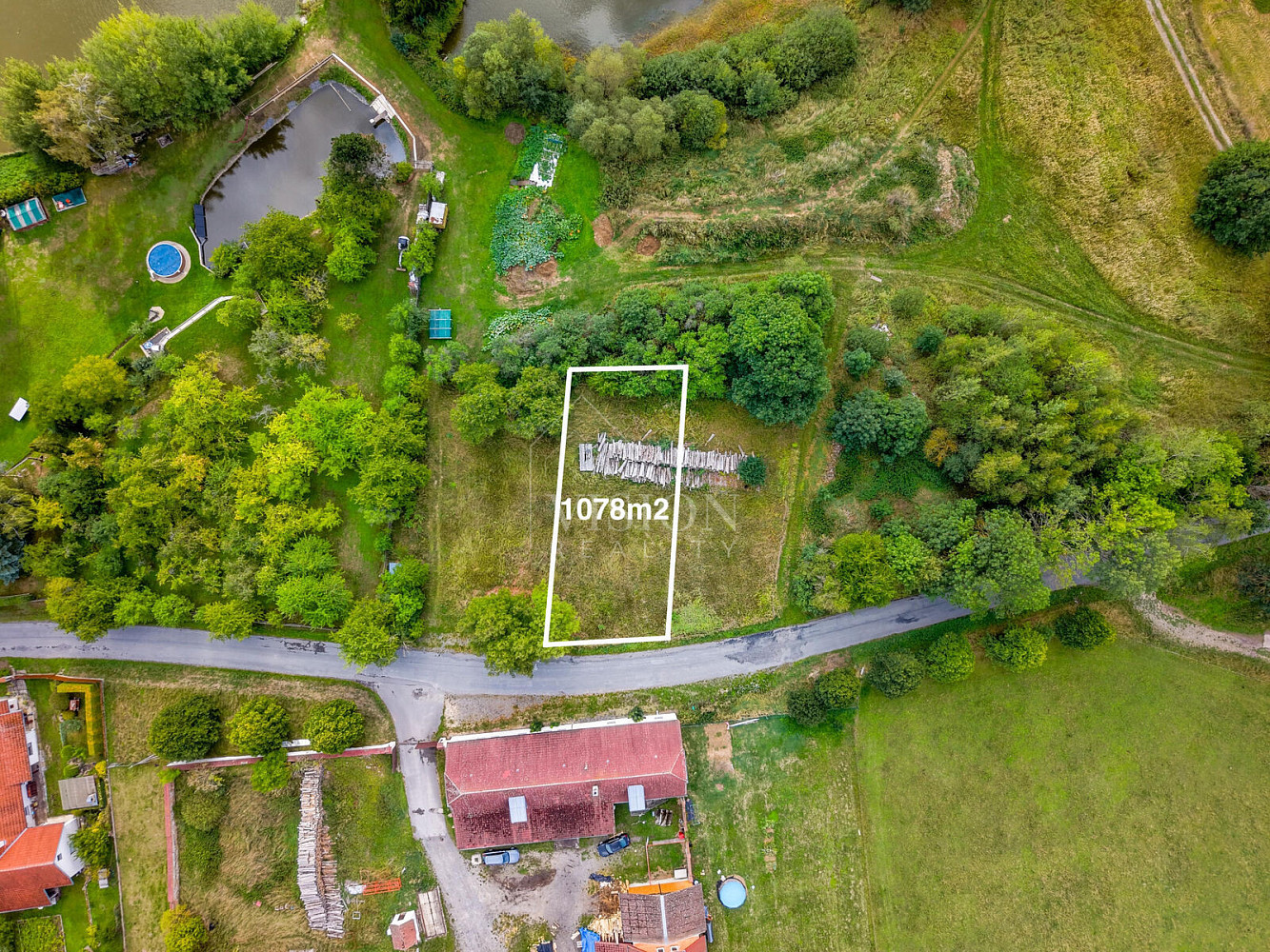 Prodej stavebního pozemku 1 077 m²