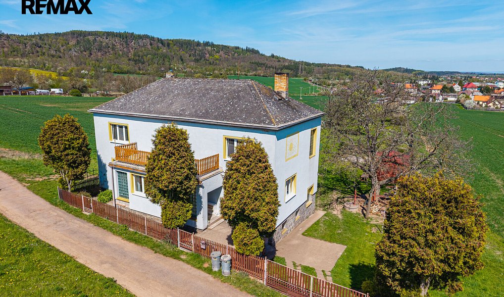 Prodej domu 200 m² s pozemkem 3 180 m², Blatno – náhled fotky 2