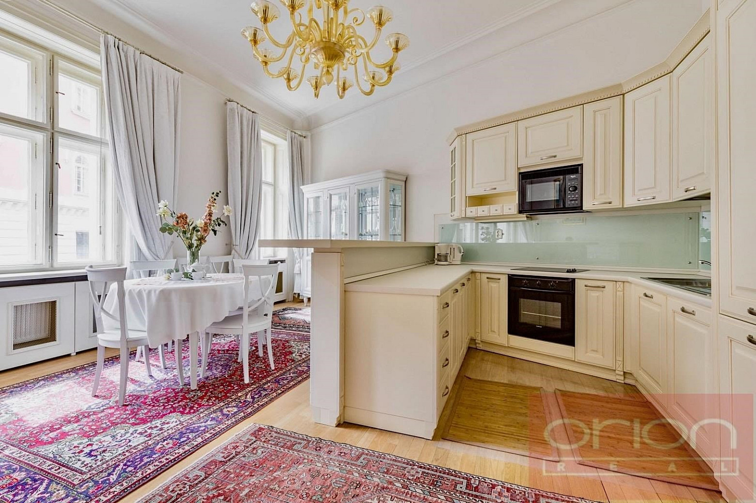 Pronájem bytu 4+kk 122 m² – fotografie 2