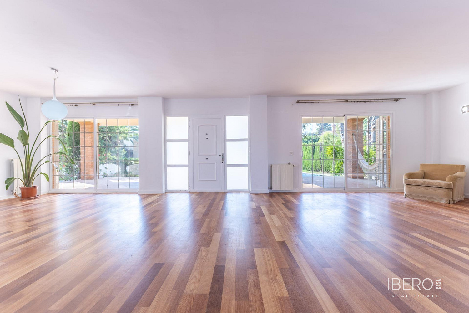Prodej domu 1 399 m² s pozemkem 1 066 m²