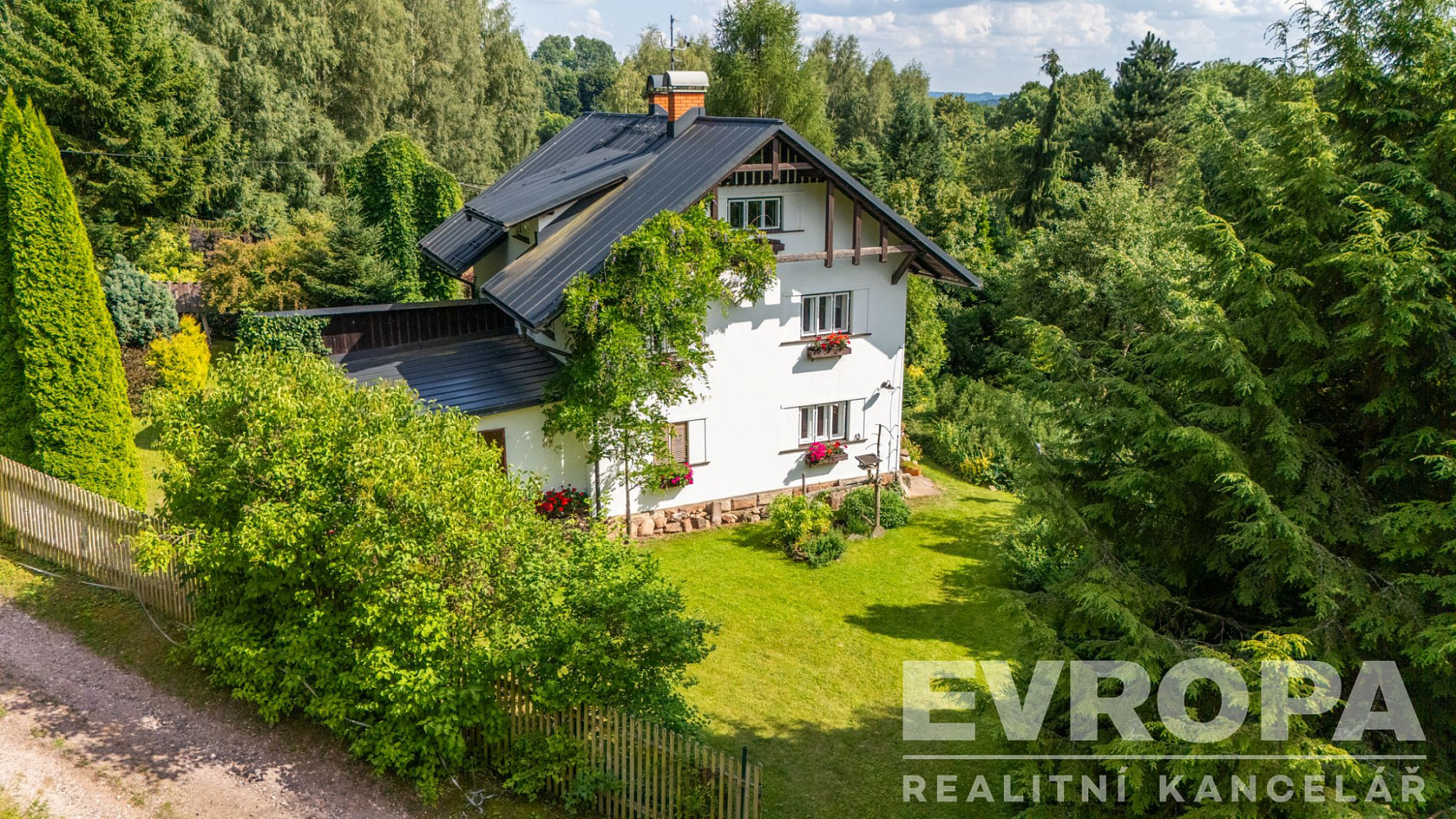 Prodej domu 300 m² s pozemkem 29 596 m²