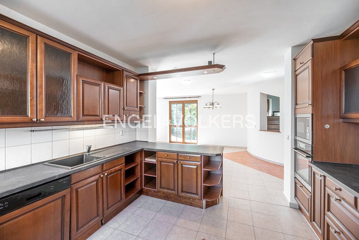 Pronájem domu 384 m² s pozemkem 903 m² — photo 3