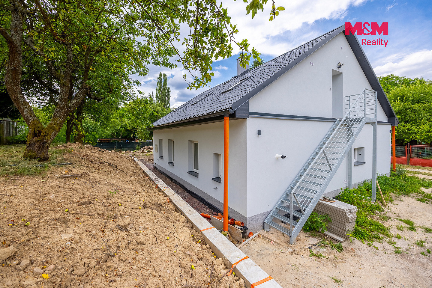 Prodej domu 220 m² s pozemkem 835 m² — photo 2