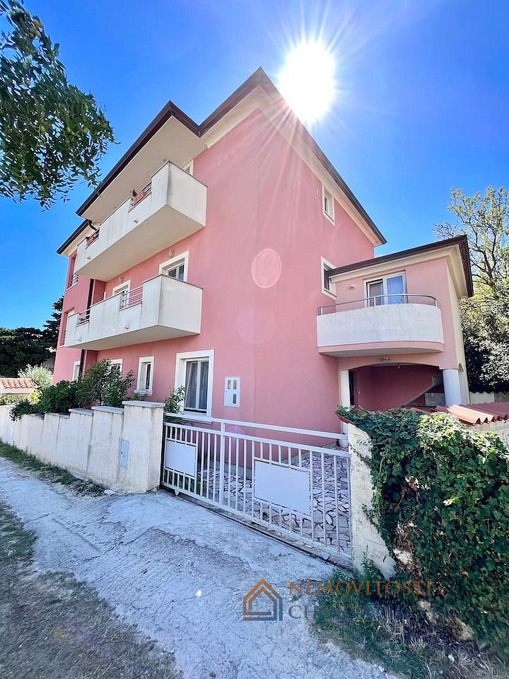 Prodej domu 435 m² s pozemkem 435 m² - Widok 2