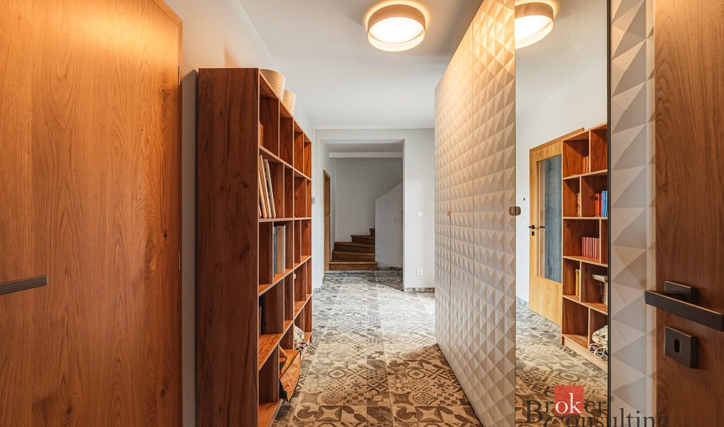 Prodej domu 240 m² s pozemkem 1 152 m², Plzeň – náhled fotky 10