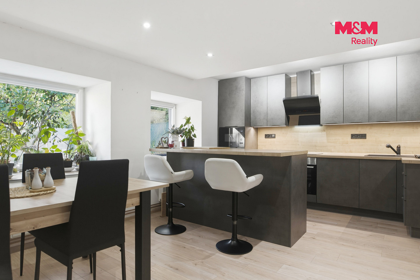 Prodej domu 250 m² s pozemkem 577 m² — photo 2