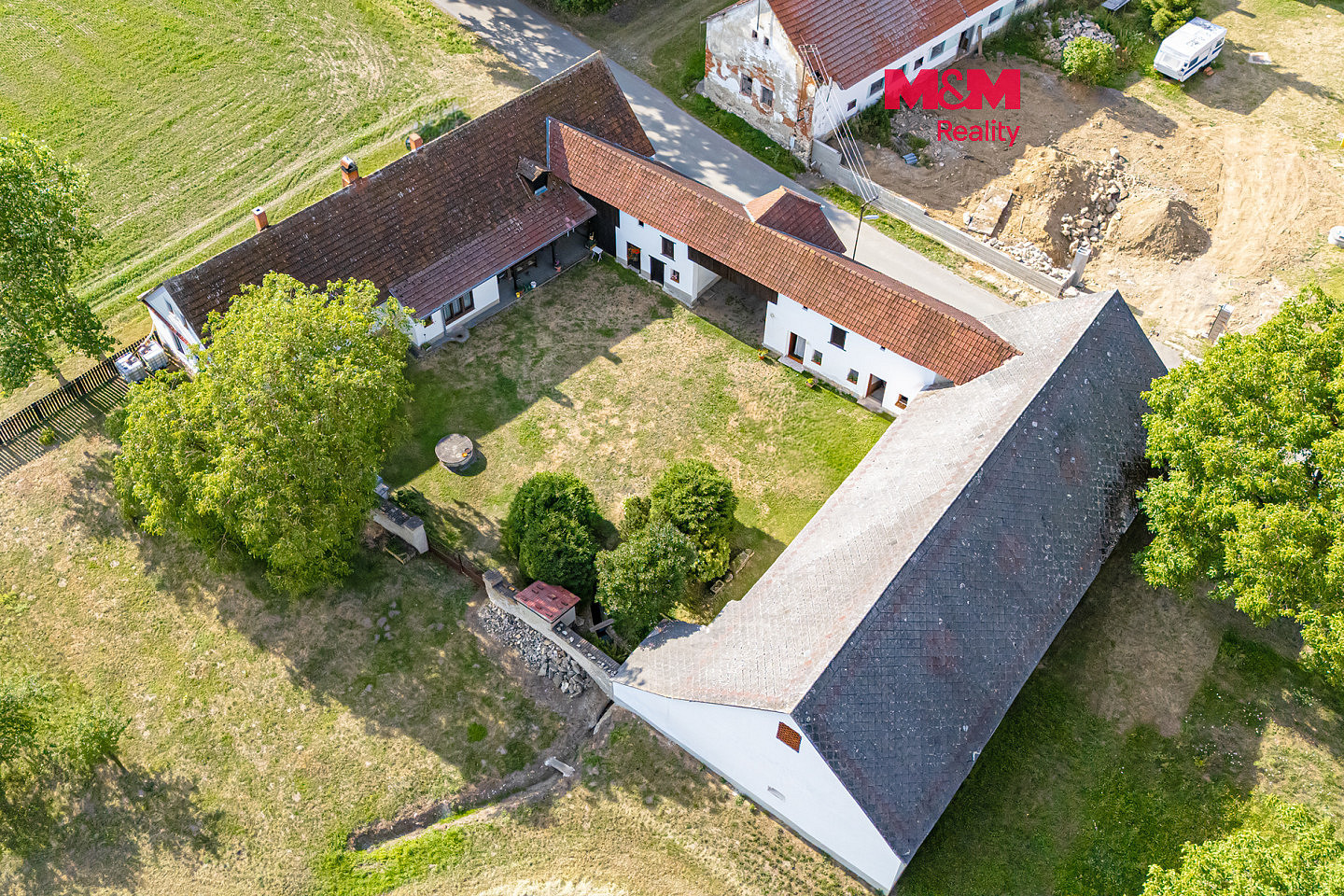 Prodej domu 275 m² s pozemkem 15 737 m²