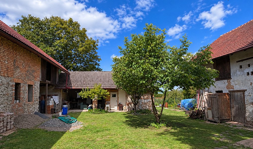 Prodej domu 110 m² s pozemkem 2 489 m², Lipec – náhled fotky 2