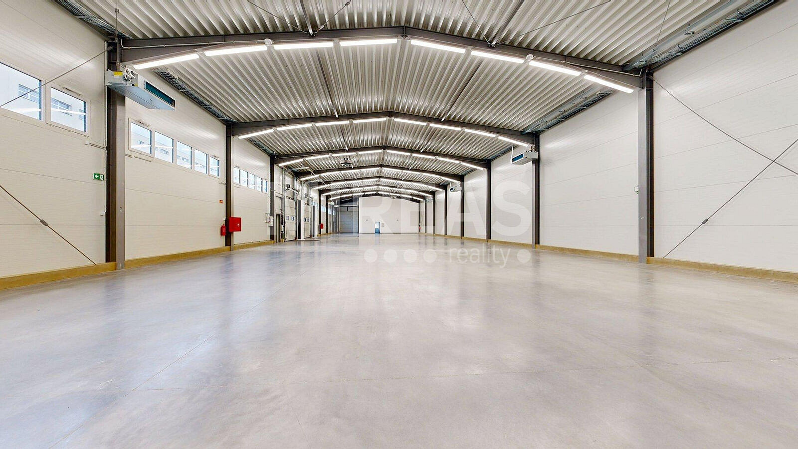 Pronájem výrobních prostor 899 m² – fotografie 3