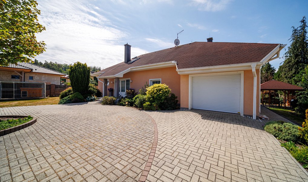 Prodej domu 300 m² s pozemkem 1 491 m², Luženičky – náhled fotky 3