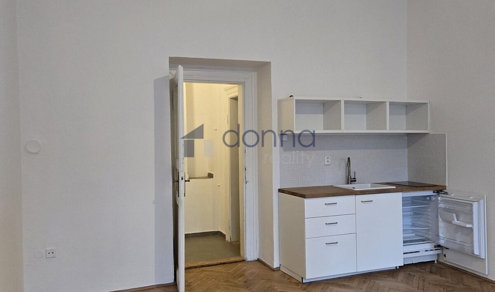 Pronájem bytu 1+kk 30 m², Praha – náhled fotky 3