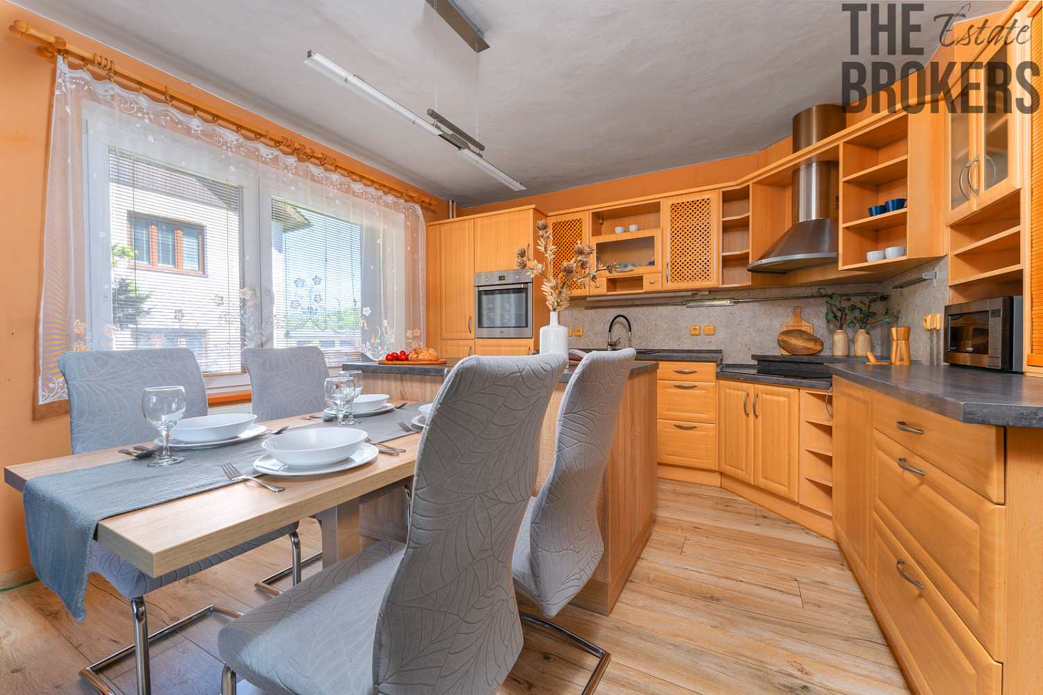 Prodej domu 187 m² s pozemkem 819 m² – pohled 2
