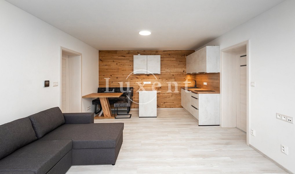 Prodej domu 186 m² s pozemkem 1 808 m², Horní Planá – náhled fotky 18