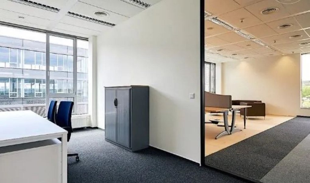 Pronájem kanceláře 166 m², Praha – náhled fotky 2