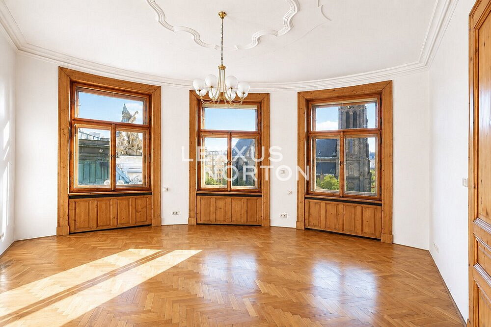 Pronájem bytu 6+kk 255 m² — photo 2