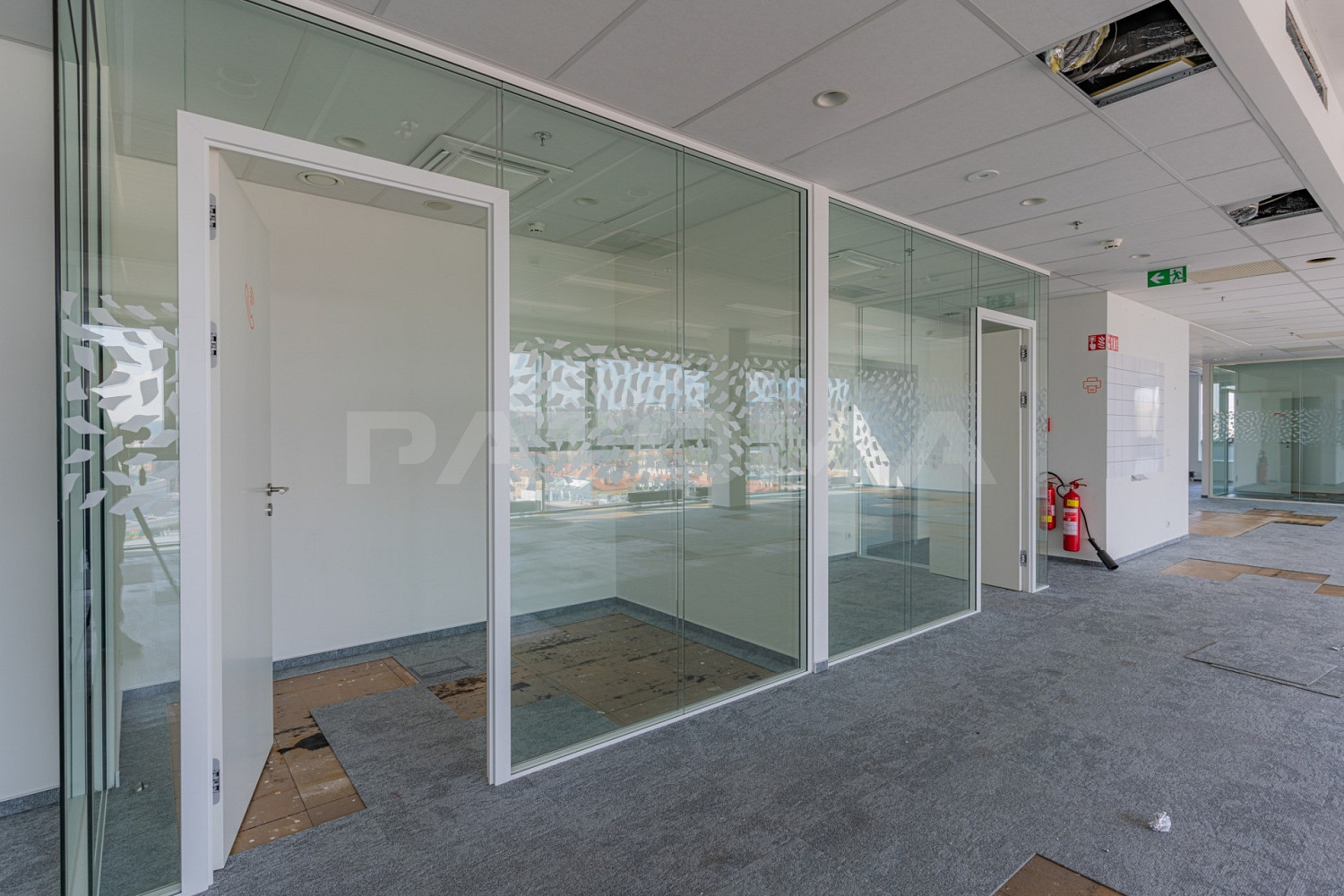 Pronájem kanceláře 739 m² – fotografie 2
