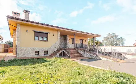 Prodej domu 2 348 m² s pozemkem 2 000 m², Santo Adriano, Španělsko