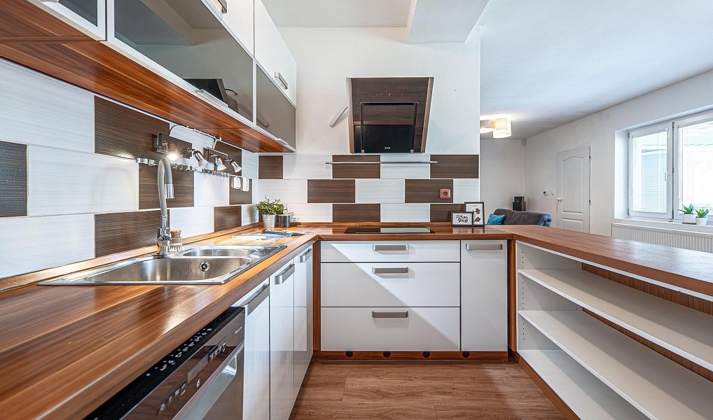 Prodej domu 319 m² s pozemkem 300 m², Sluhy – náhled fotky 9