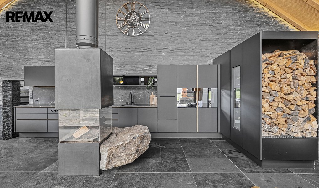 Prodej domu 486 m² s pozemkem 1 876 m², Loučná pod Klínovcem – náhled fotky 3