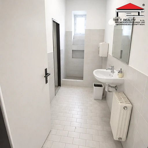 Pronájem kanceláře 100 m² — photo 2