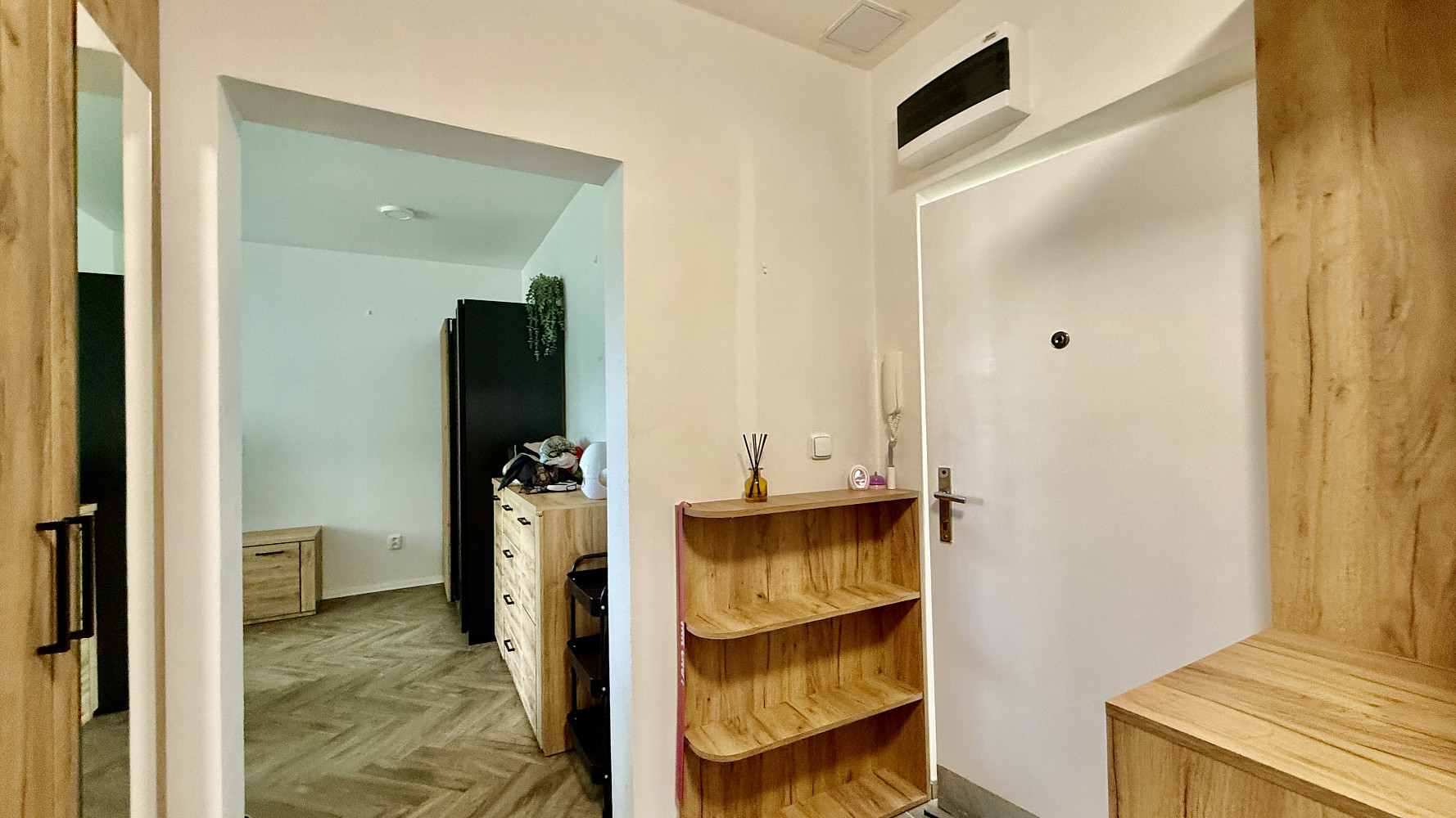 Pronájem bytu 2+kk 34 m² — photo 2