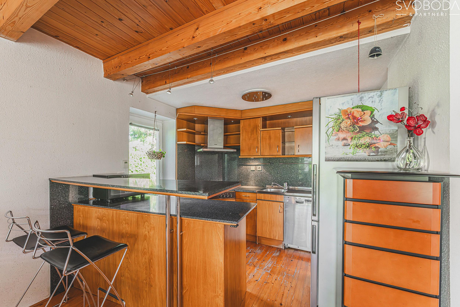 Prodej domu 300 m² s pozemkem 1 176 m² - View 5