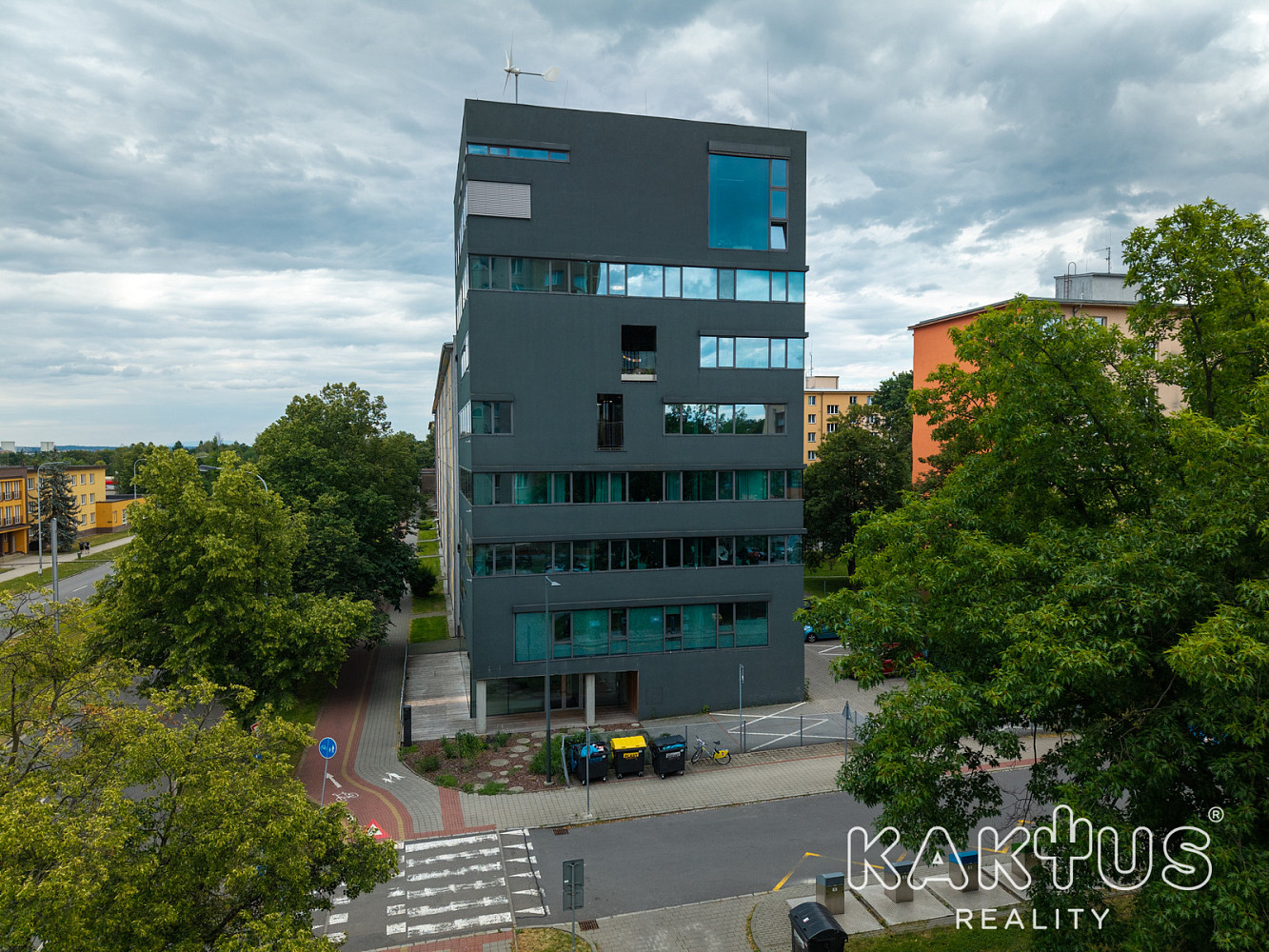 Pronájem kanceláře 246 m² – fotografie 2