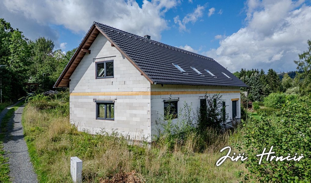Prodej domu 313 m² s pozemkem 1 052 m², Nové Mitrovice – náhled fotky 3