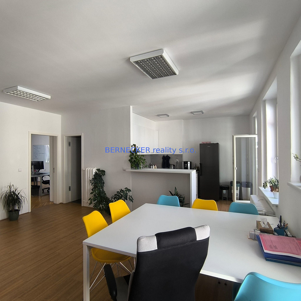 Pronájem kanceláře 105 m² — photo 2