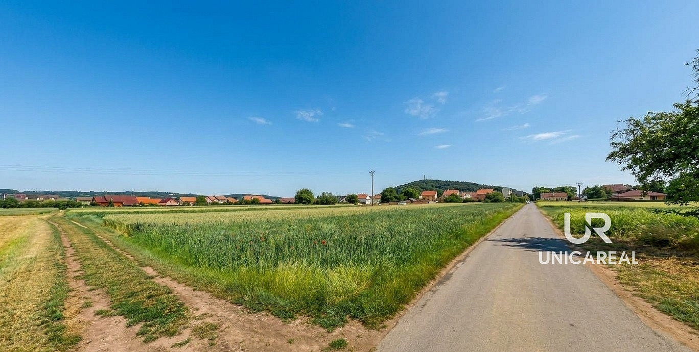 Prodej stavebního pozemku 2 596 m²