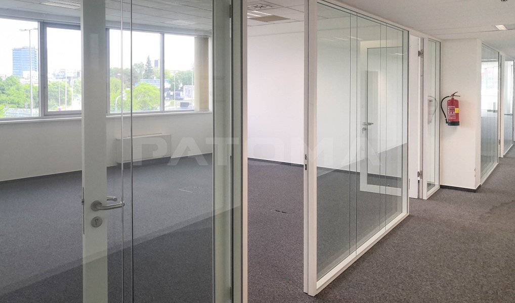 Pronájem kanceláře 883 m², Praha – náhled fotky 2