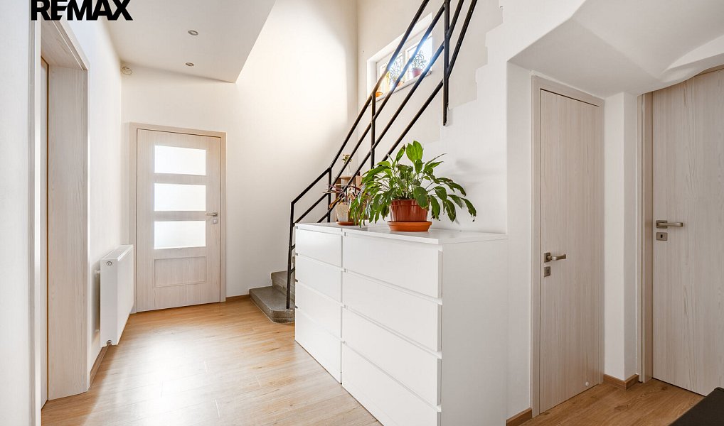 Prodej domu 163 m² s pozemkem 1 205 m², Šestajovice – náhled fotky 27