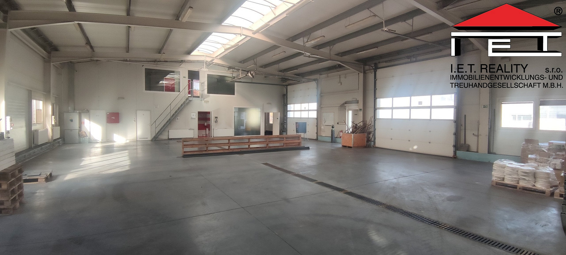 Pronájem skladovacích prostor 1 073 m² – fotografie 2