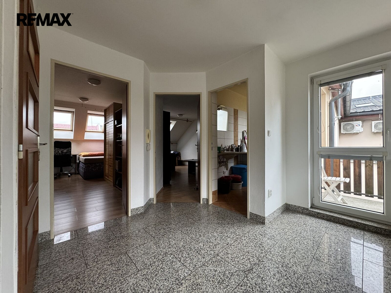 Pronájem bytu 2+1 65 m² – fotografie 3