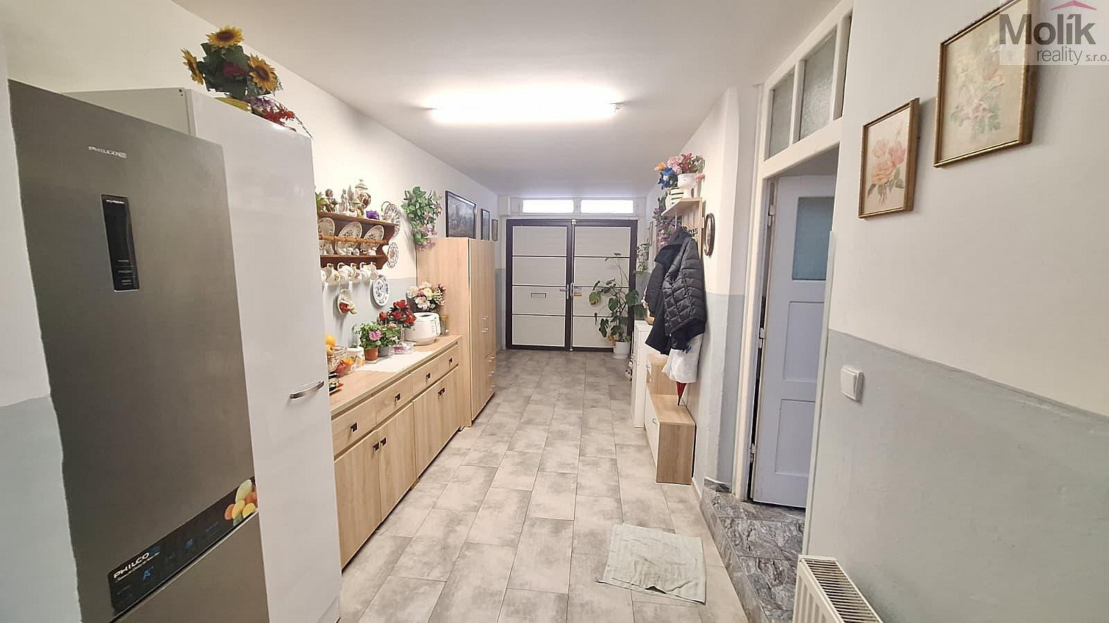Prodej domu 200 m² s pozemkem 200 m² – fotografie 2