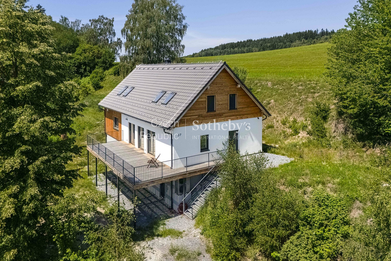 Prodej domu 320 m² s pozemkem 3 012 m²