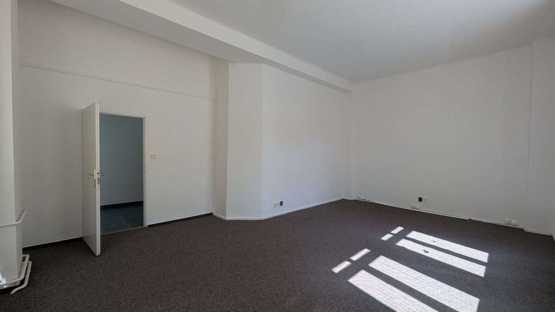 Pronájem kanceláře 30 m² — photo 2