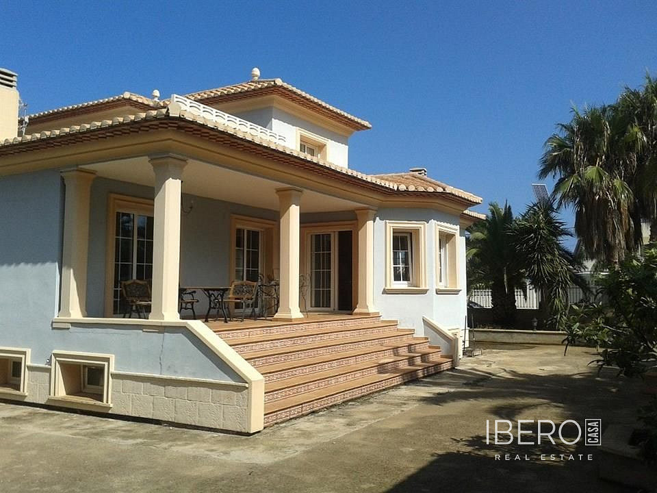 Prodej domu 402 m² s pozemkem 1 032 m²