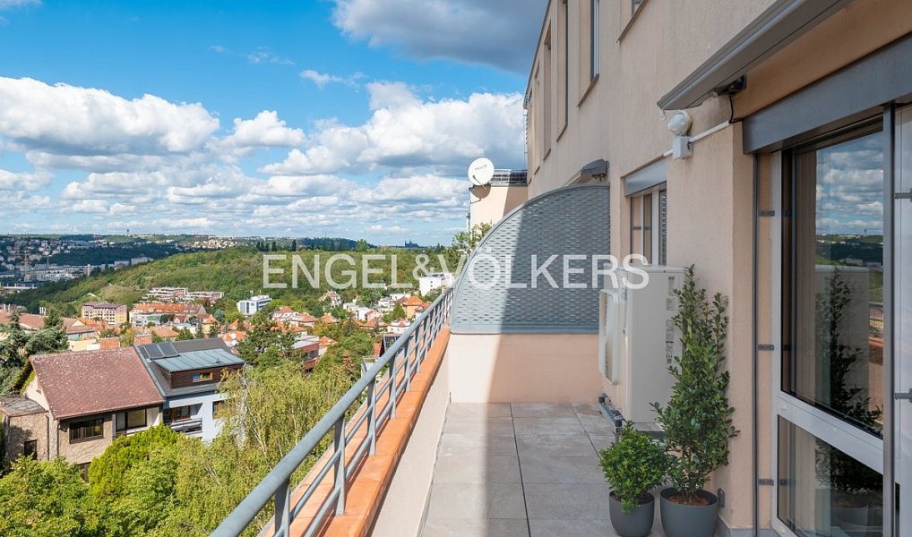Pronájem bytu 4+kk 131 m², Praha – náhled fotky 12