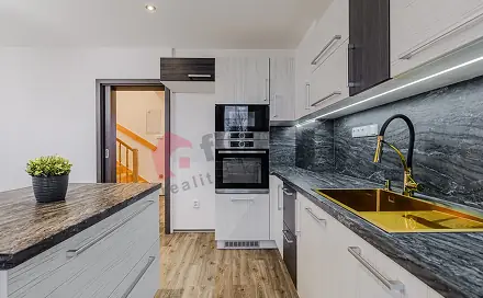 Prodej domu 149 m² s pozemkem 408 m², Býkev, okres Mělník