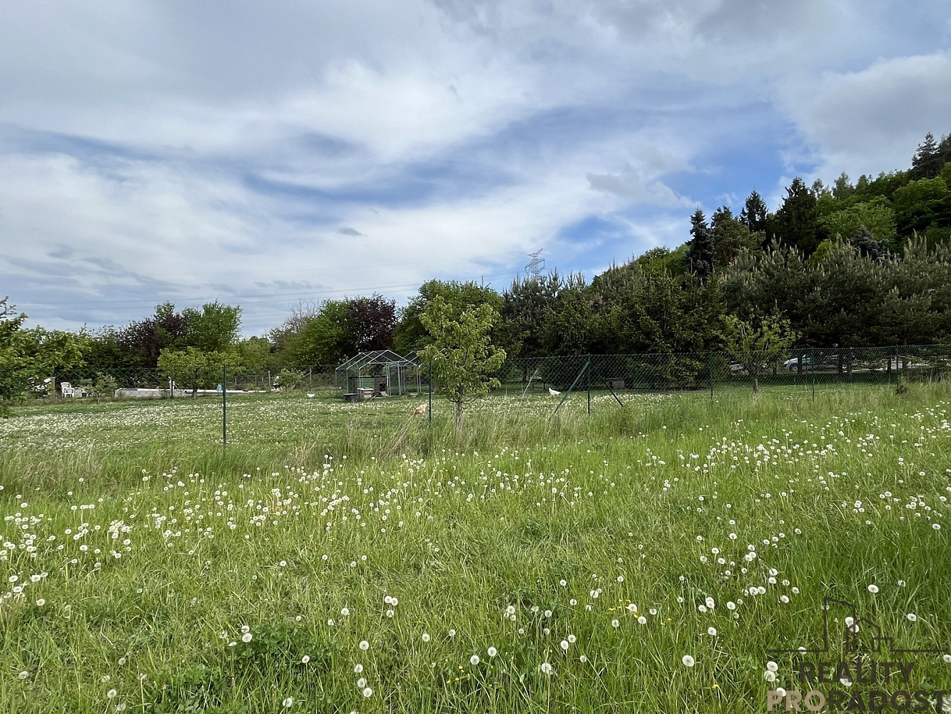 Prodej stavebního pozemku 814 m² – fotografie 3